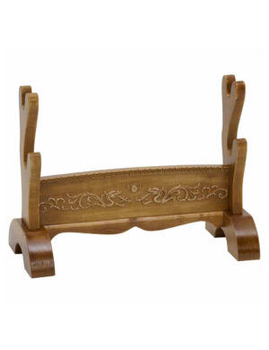 Support en bois brun pour deux katanas, avec décor de dragons, deux niveaux et pieds incurvés.